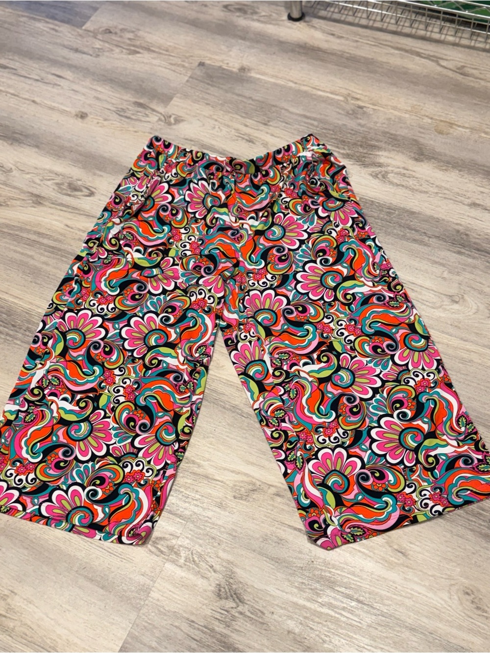 Vintage Nina Leonard Women's
Groovy Psychedelic Cropped Wide-Leg Pull-On Pants S